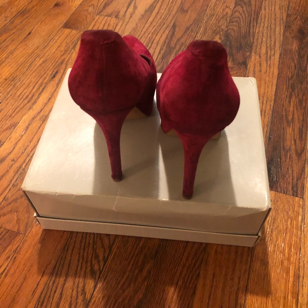 🚫SOLD🚫Women’s Suede JS Heels - Picture 4 of 4